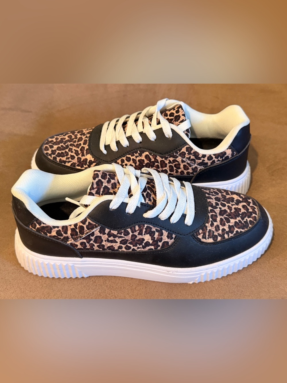Women’s Leopard Print Low-Top Sneakers - Black/White